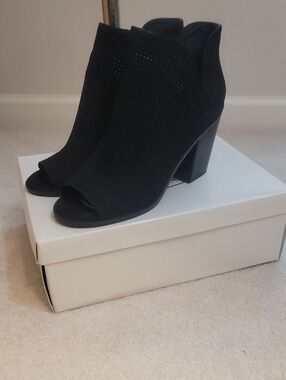 Steve Madden open toed booties